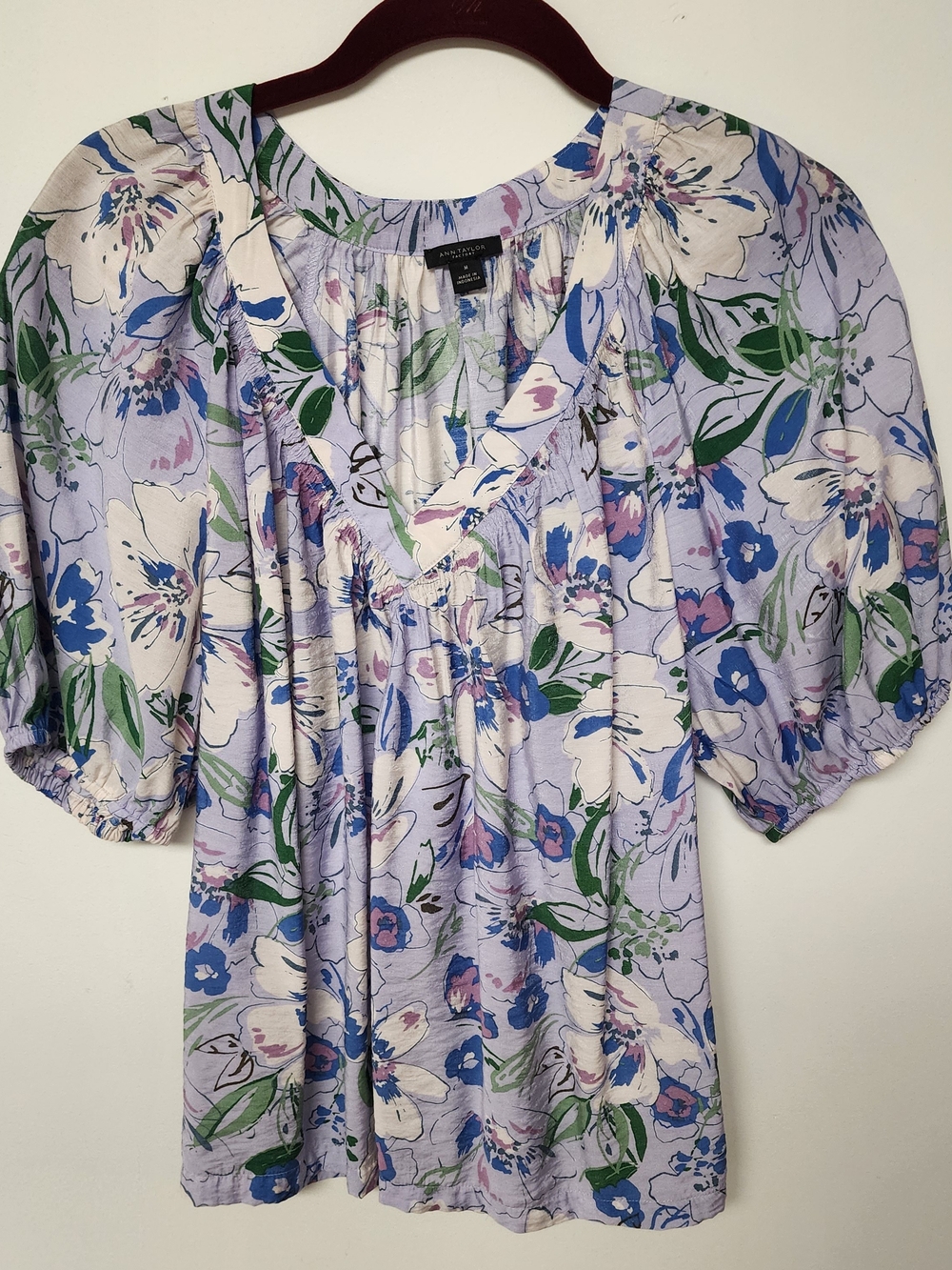Ann Taylor Lavender Floral V-Neck Puff Sleeve Tunic